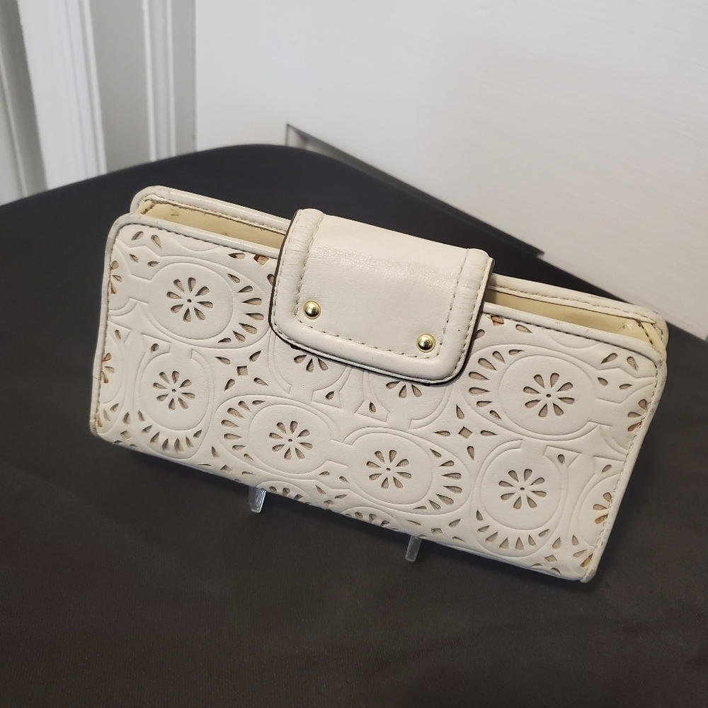 Coach White Leather Snap Close Bifold Wallet - Picture 2 of 12
